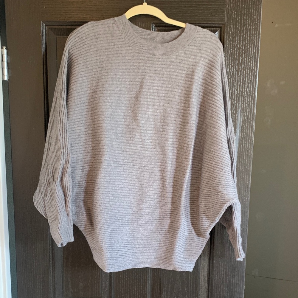 Cozy Ribbed Sweater in Light Gray